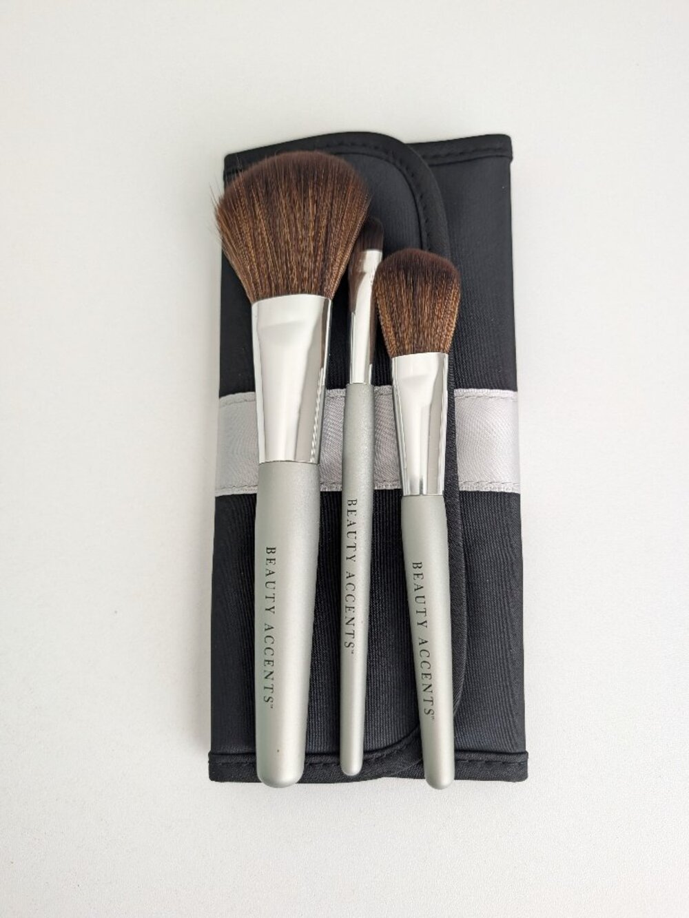 Beauty Accents Brush Set with Travel Wrap Eyeshadow Blush Powder Brush New
